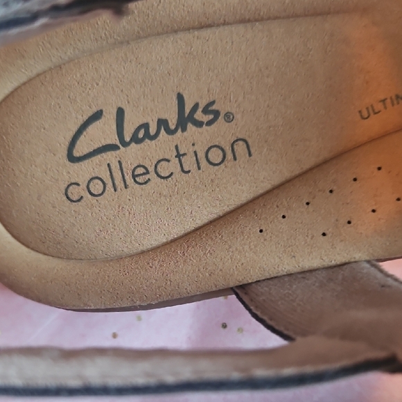 Clarks Women's Tan Strappy Sandals - Picture 6 of 12